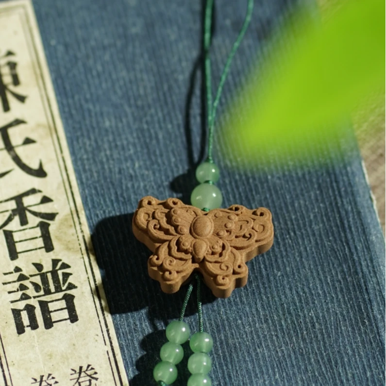鹅梨帐中香合香牌-小蝴蝶