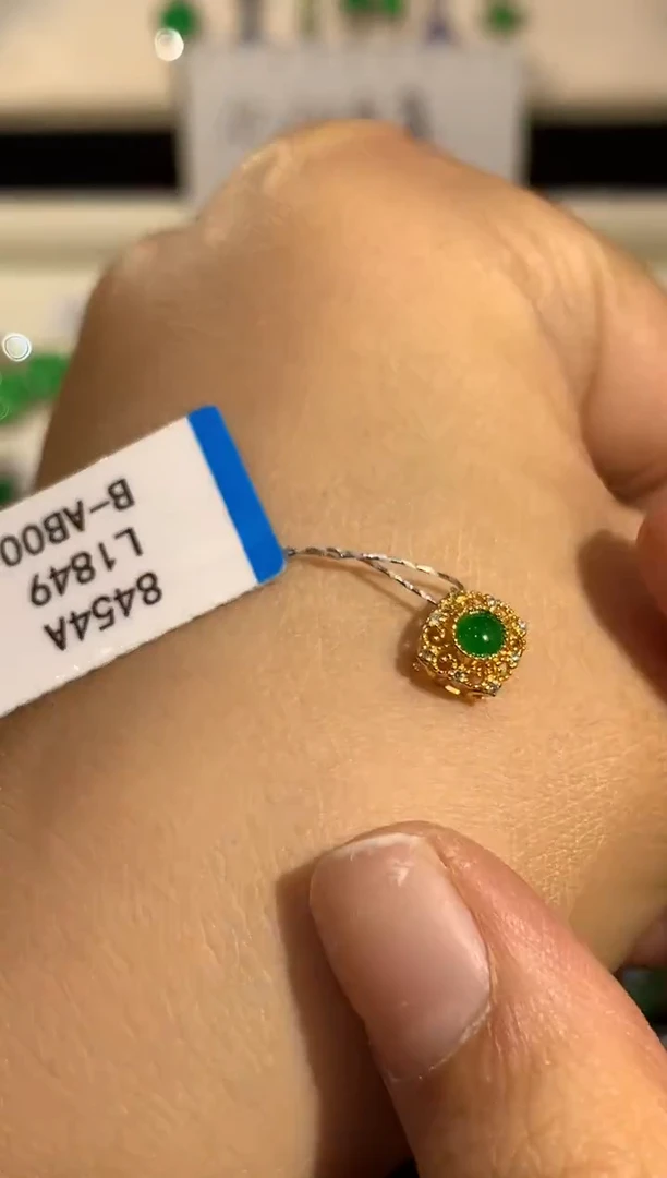 吊坠(不含链)18K金镶嵌翡翠多样性发其一