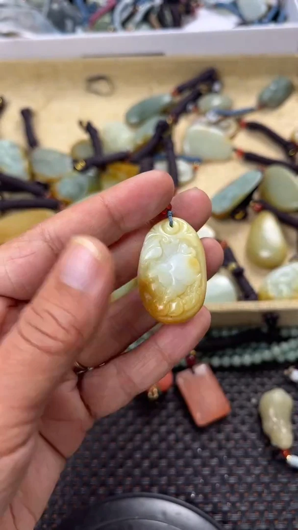 【闪购商品】和田玉颈饰未镶嵌多样性发货没有证书拍一发一有瑕