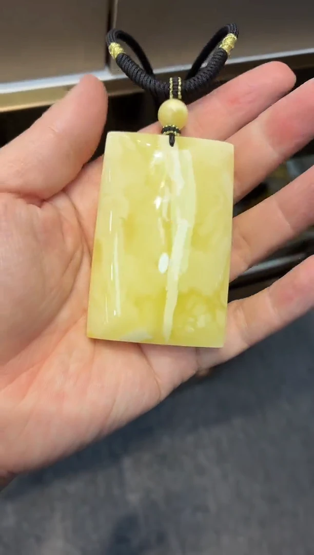 琥珀颈饰未镶嵌无事牌吊坠 48.6g