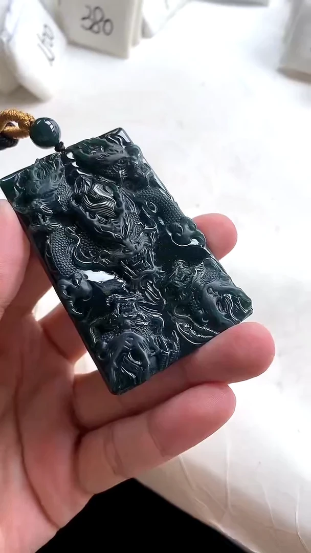 颈饰未镶嵌翡翠九龙牌
