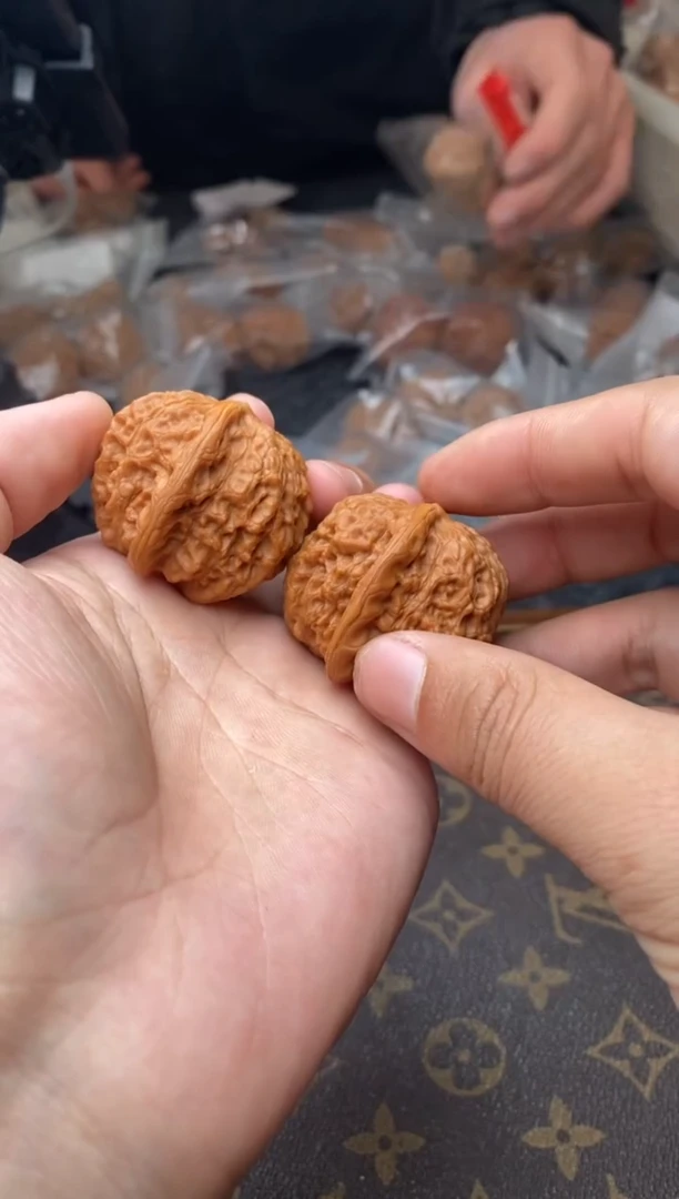 【闪购商品】文玩核桃把件A133号39尺血麒麟