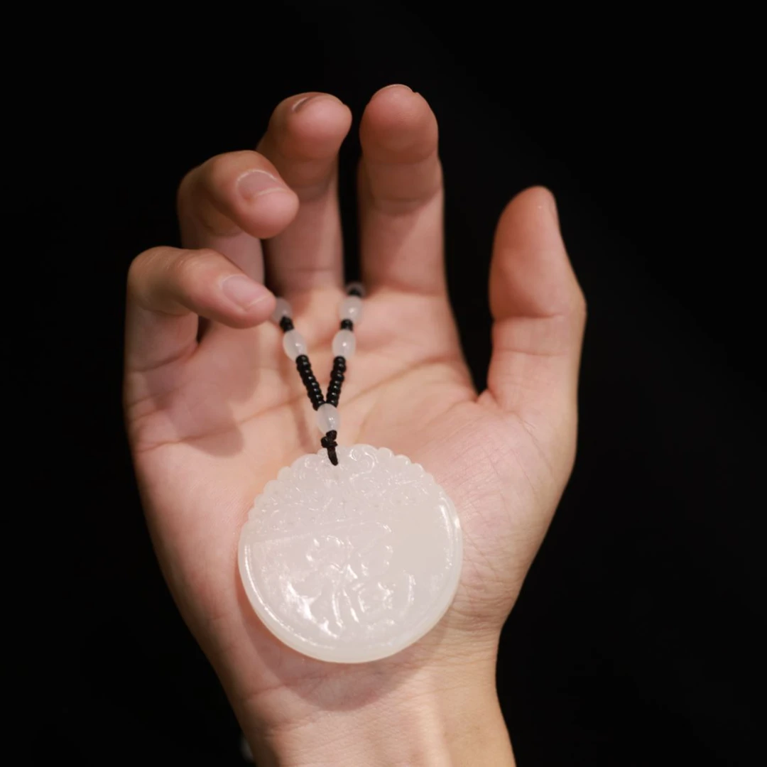 非金属仿水晶吊坠 天然精品石雕万福牌项链