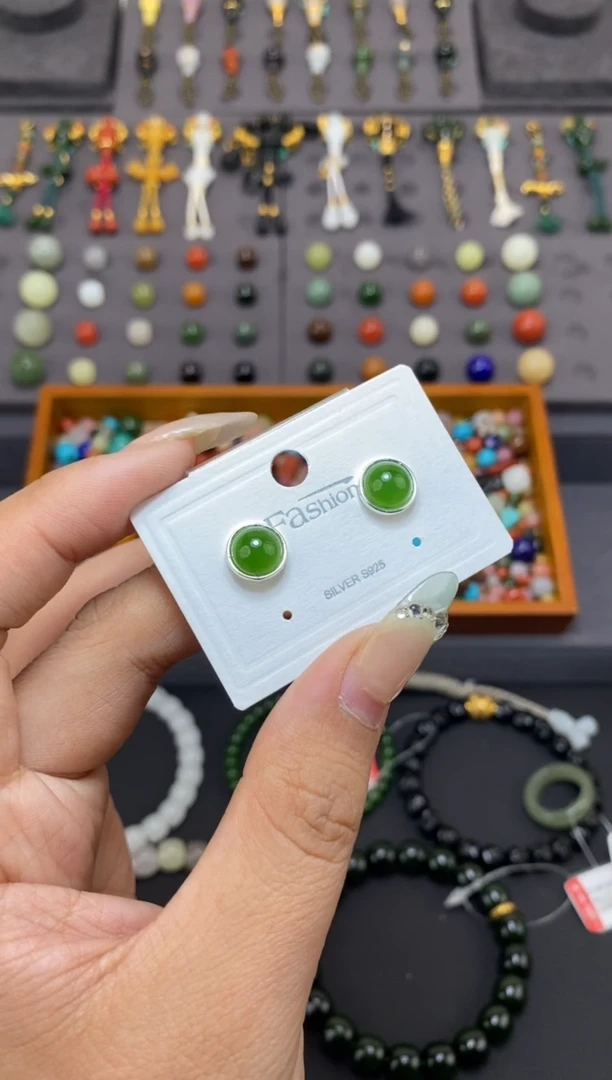 未镶嵌和田玉挂件碧玉耳钉一对