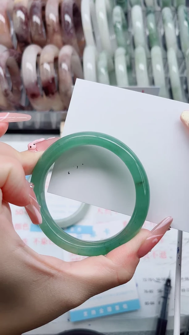 【闪购商品】石英质玉手镯未镶嵌148-54.7