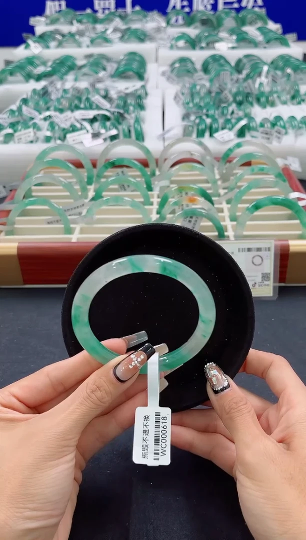 未镶嵌手镯石英质玉（非洲翠）圈口62