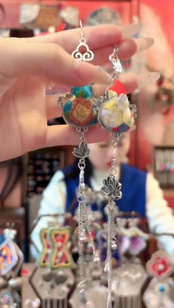织绣云织谣民族风精美饰品   54