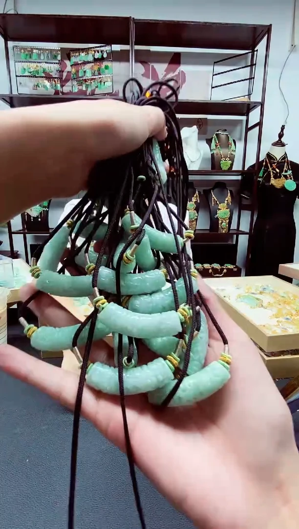 翡翠未镶嵌颈饰翡翠吊坠
