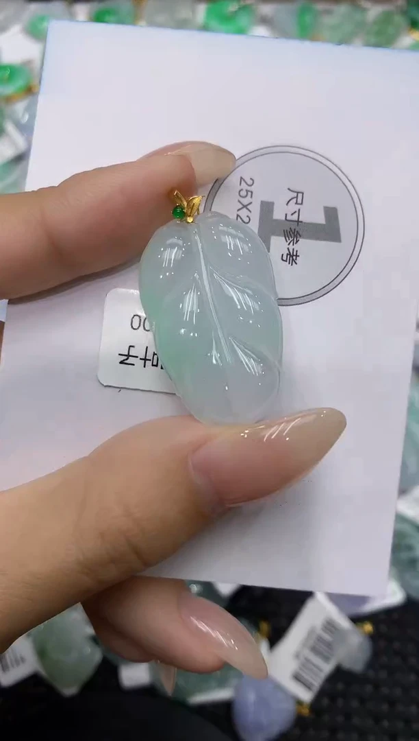 颈饰18K金镶嵌翡翠111111111111