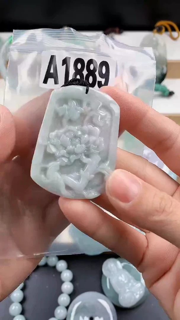 颈饰未镶嵌翡翠天然翡翠吊坠挂件