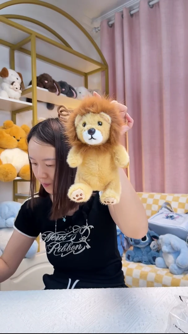 毛绒坐姿狮子挂件