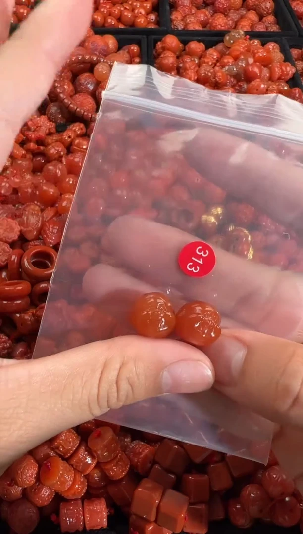 南红玛瑙未镶嵌颈饰1