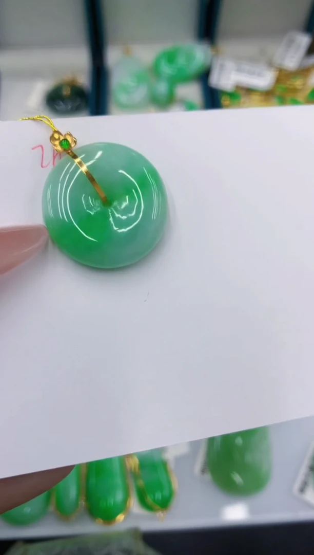 颈饰18K金镶嵌翡翠111111