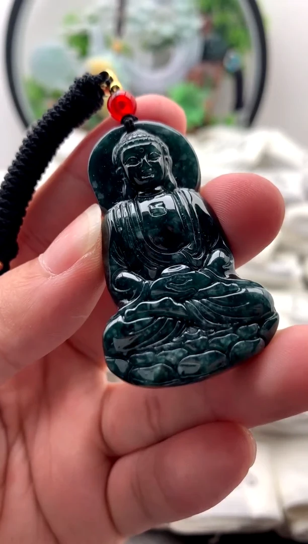 翡翠未镶嵌颈饰大日如来【品质一般能接受再拍】