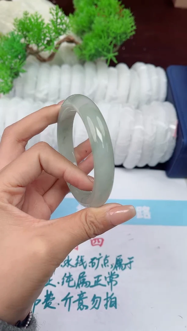 【闪购商品】石英质玉手镯未镶嵌186