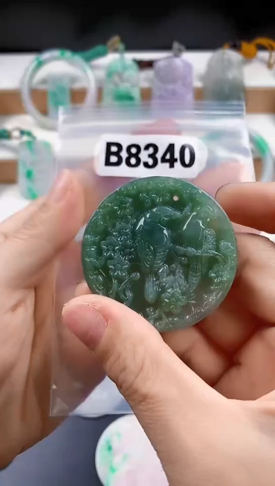 颈饰未镶嵌翡翠天然翡翠吊坠挂件