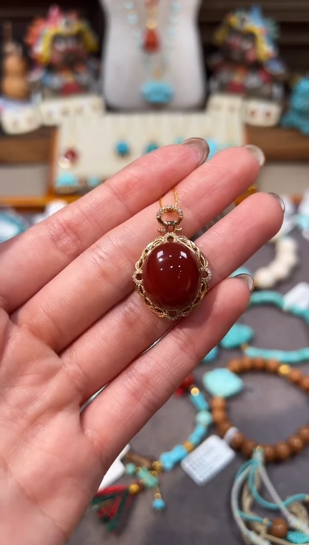 颈饰18K金镶嵌南红玛瑙原矿南红牛血红吊坠