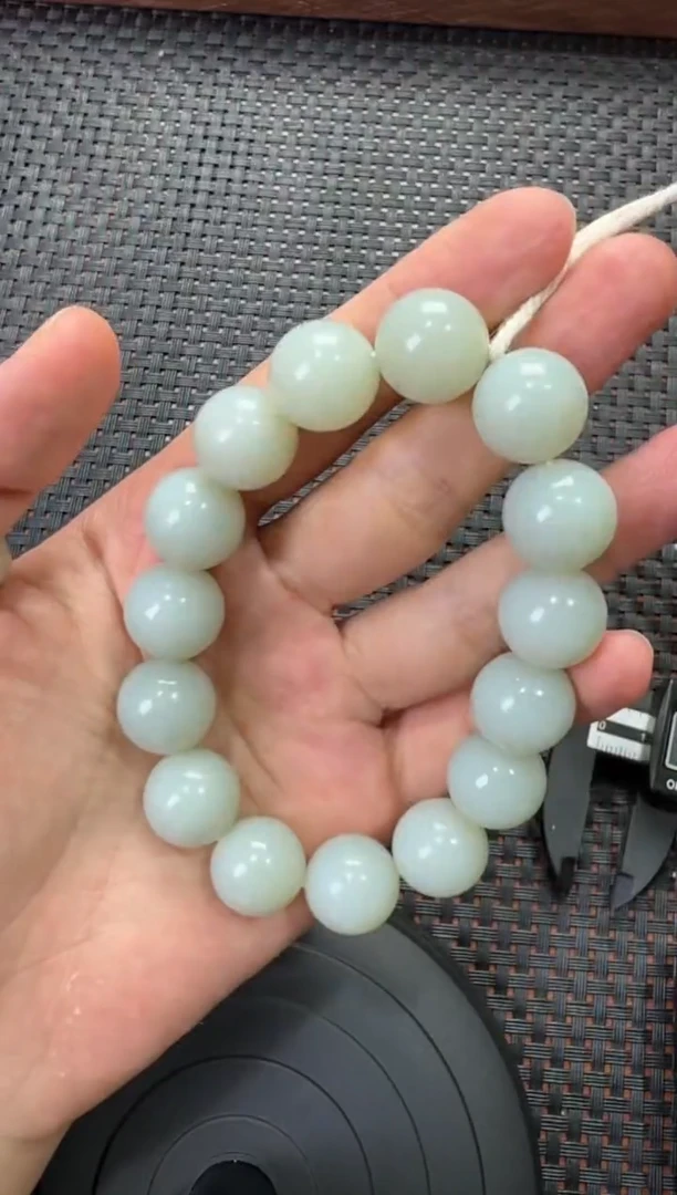 未镶嵌手串和田玉近矿14的手串