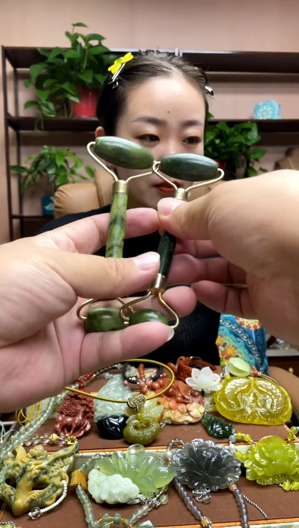 未镶嵌岫玉吊坠多样性发货发其中之一