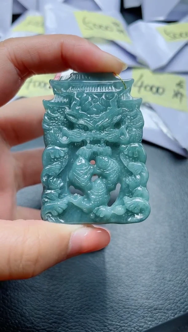 翡翠未镶嵌颈饰