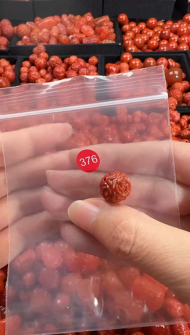颈饰未镶嵌南红玛瑙1
