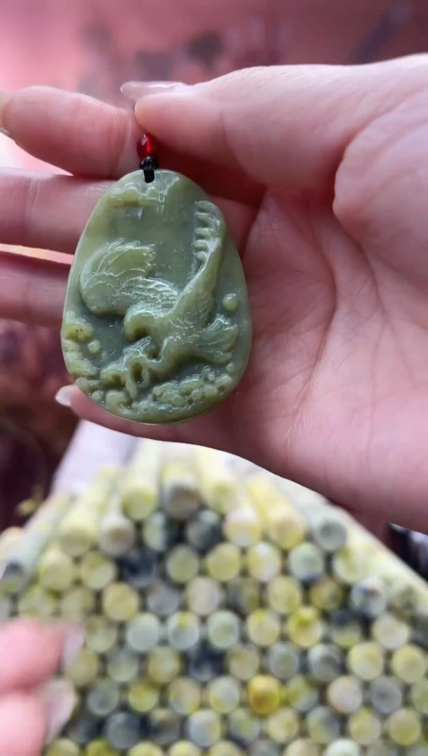 未镶嵌岫玉吊坠·