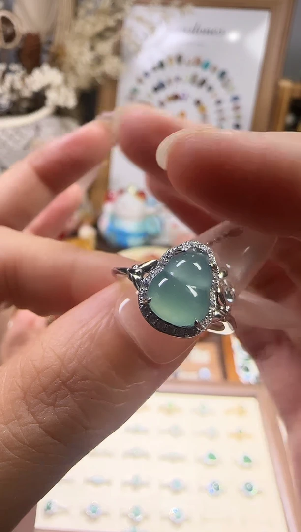 天然辰砂翡翠戒指