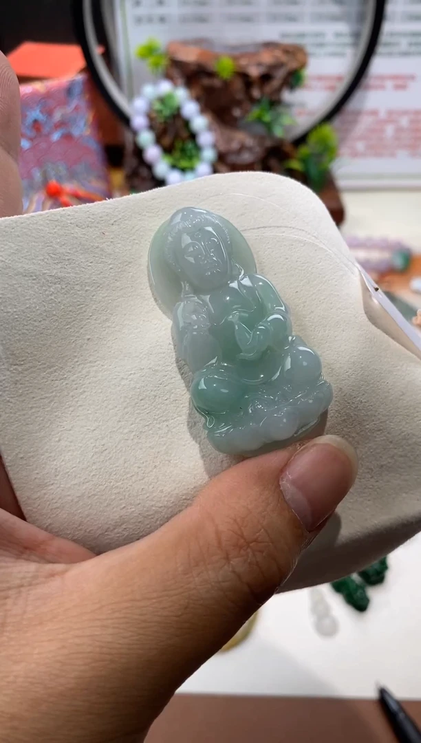 颈饰未镶嵌翡翠观音