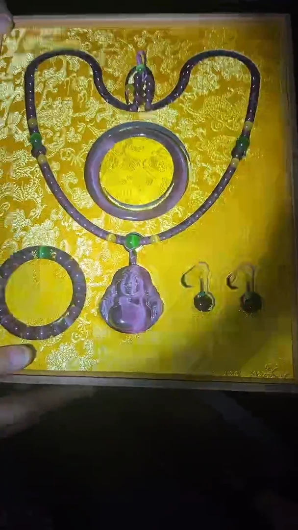 一套给带盒子.........