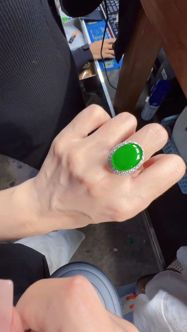 未镶嵌定制翡翠翡翠A货有轻微色差属于正常现象，戒指多样性发货1