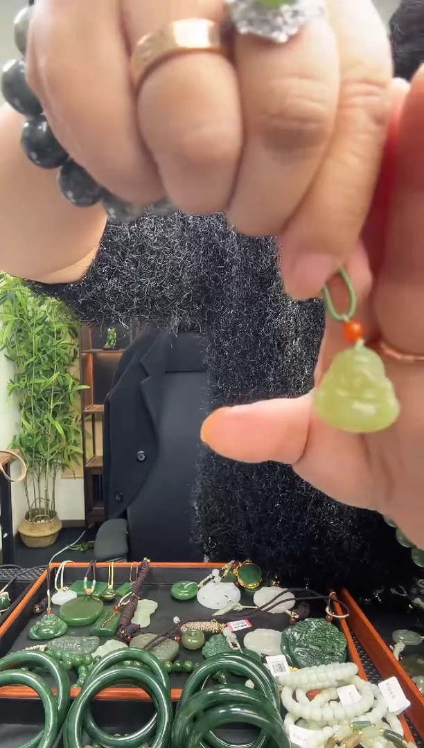 颈饰未镶嵌和田玉多样性发一  1051