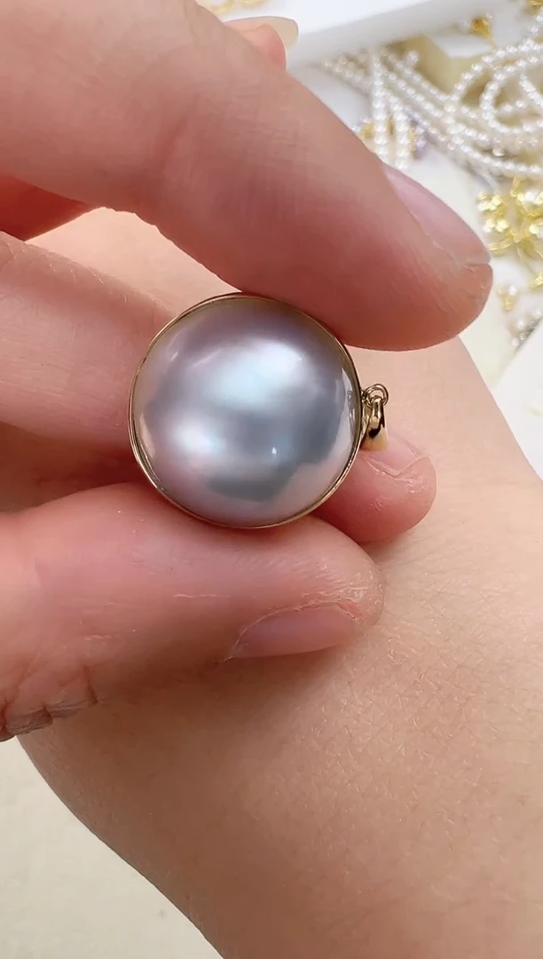 【闪购商品】拼合珍珠（马贝珠）颈饰18K金镶嵌光板灰色