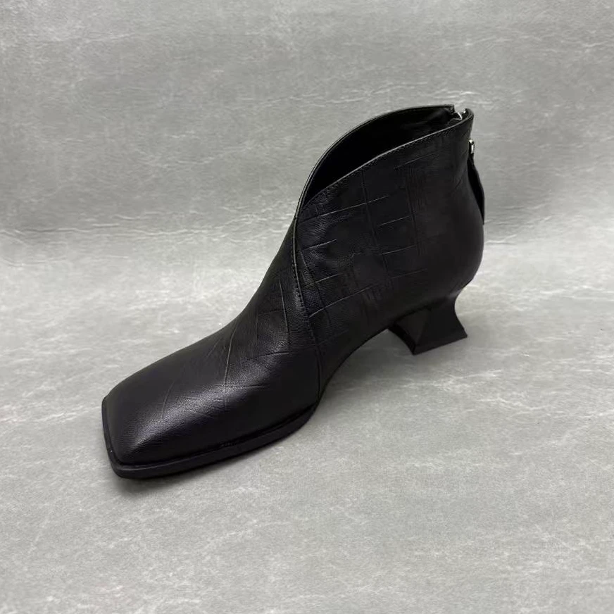 【萌萌定制】低跟粗跟时尚短靴复古大方头秋冬靴子ins胖脚鞋真皮鞋