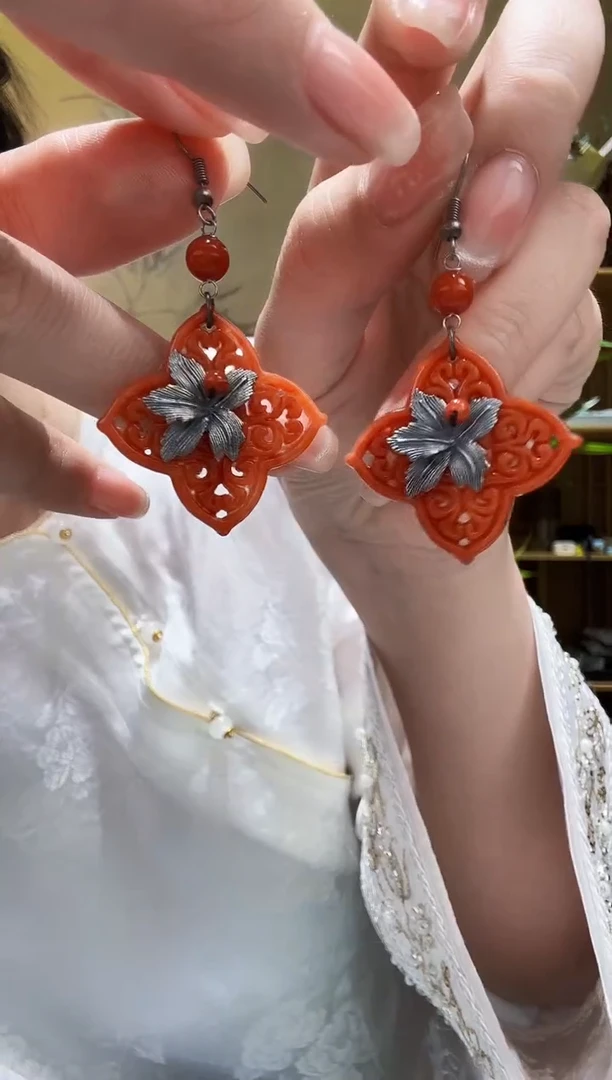 颈饰未镶嵌翡翠耳坠