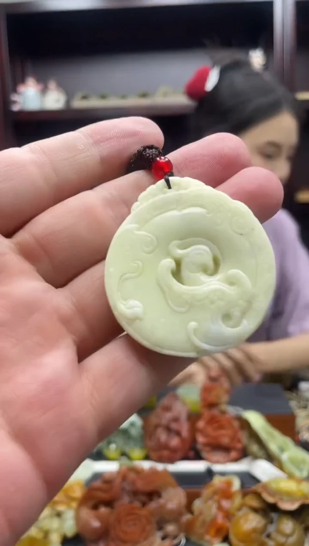 岫玉未镶嵌吊坠·