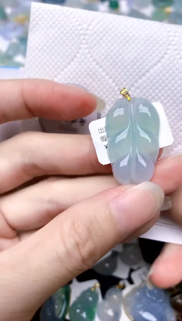 颈饰18K金镶嵌翡翠天然A货翡翠
