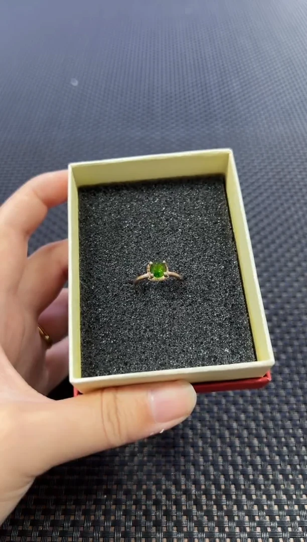 戒指银S925镶嵌橄榄石台****）（多样性发一件）