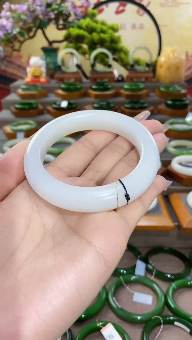 【闪购商品】和田玉手镯未镶嵌和田玉/山流水手镯