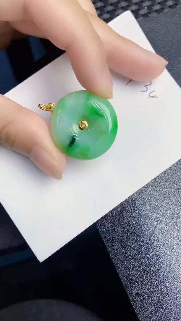 翡翠18K金镶嵌颈饰000000000