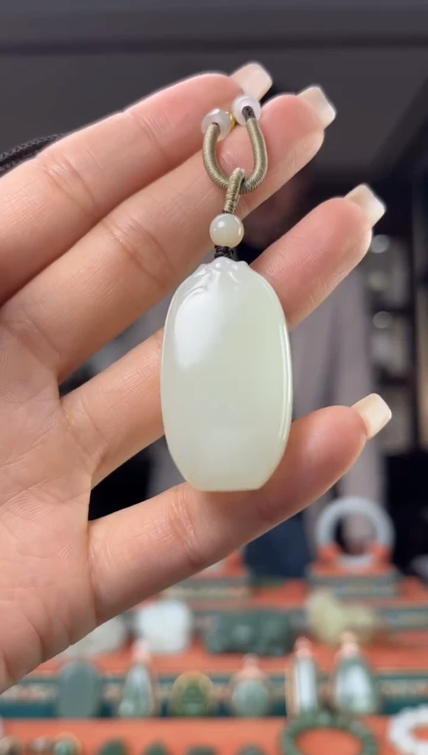 颈饰未镶嵌和田玉佩佩