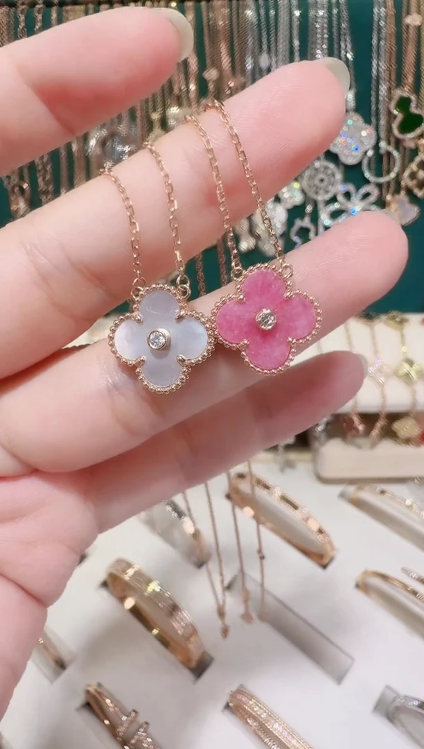 18K金镶嵌套链钻石多样性发其一