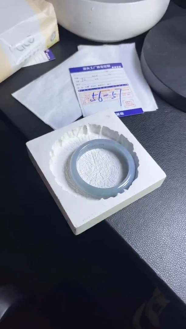 未镶嵌手镯定制翡翠淡**澜手镯