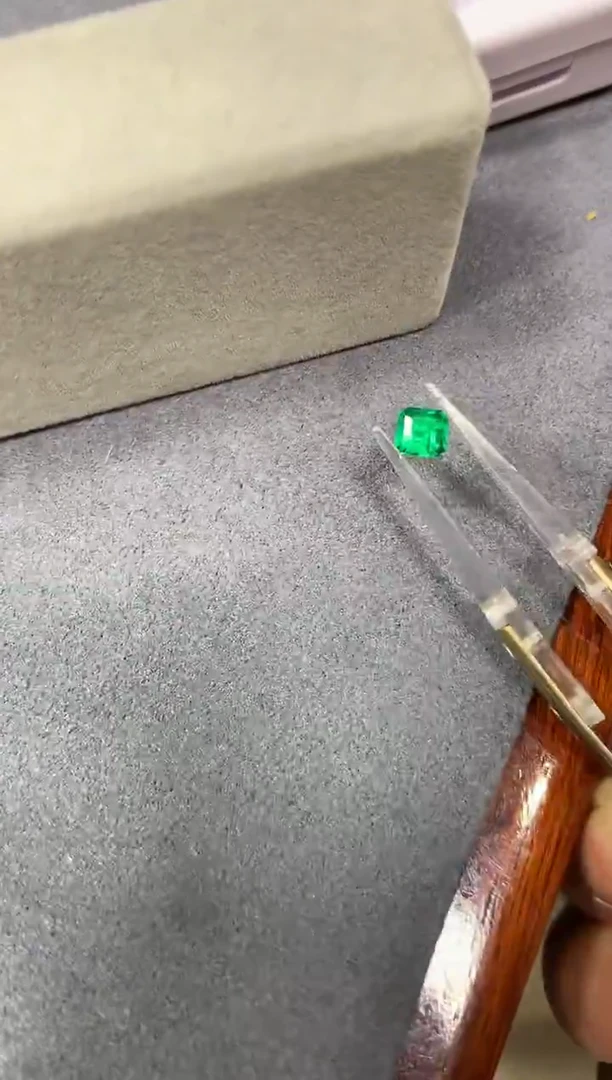 裸石祖母绿0.6ct 38