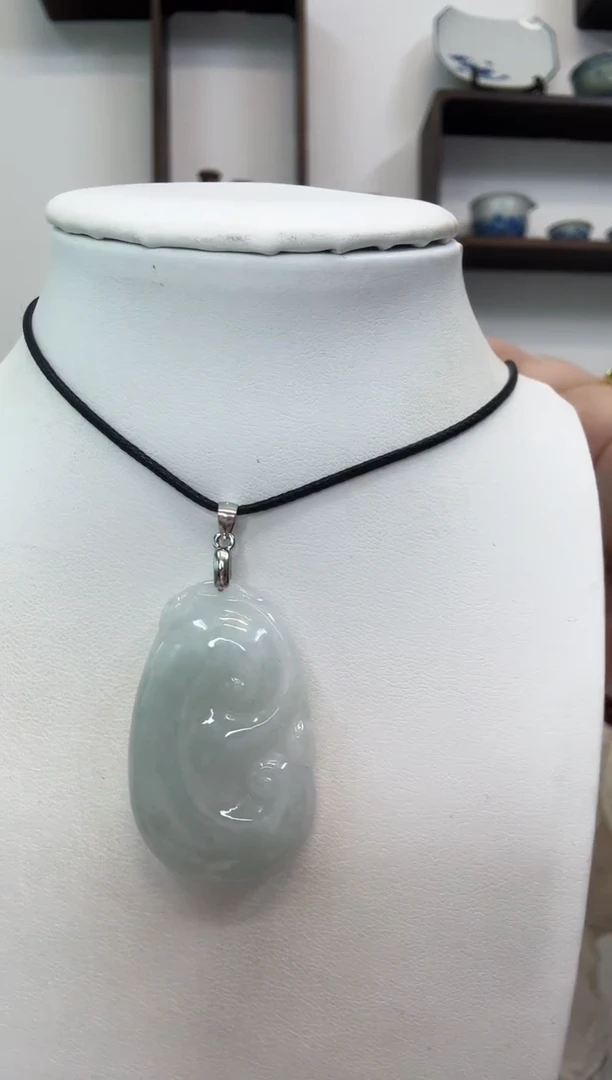 颈饰银S925镶嵌翡翠如意