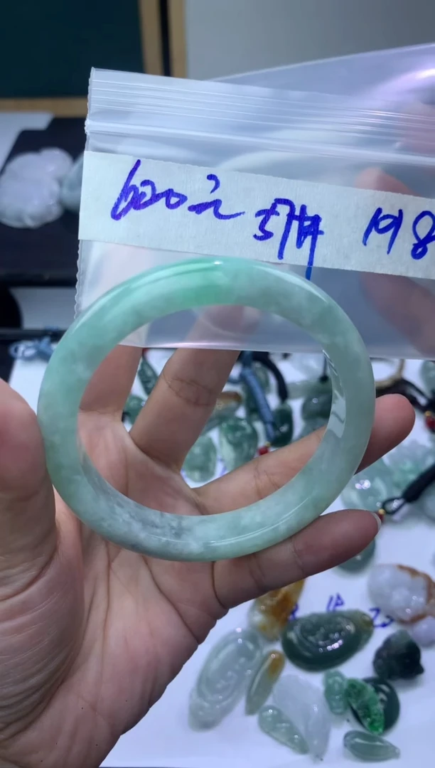 定制翡翠未镶嵌手镯57