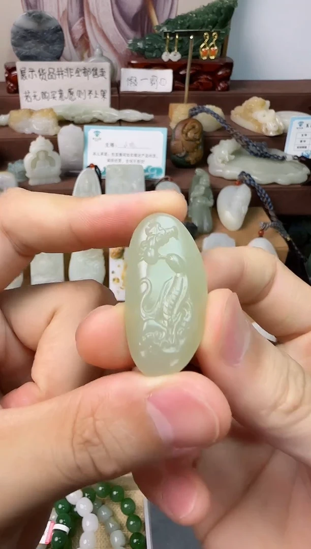 颈饰未镶嵌和田玉兜***糖蛇