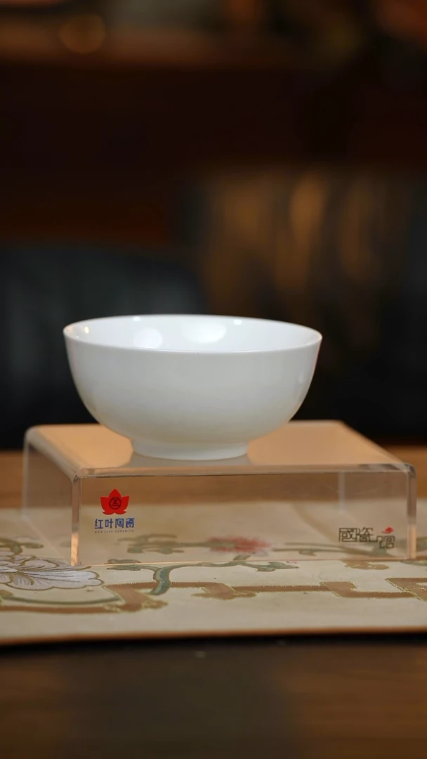 2个微瑕白胎6英寸面碗（无底款）