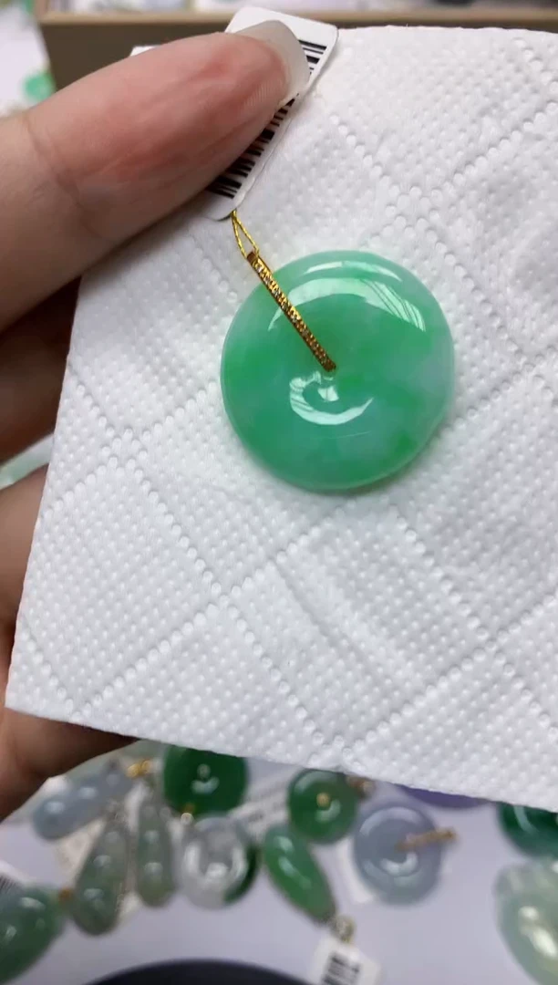 颈饰18K金镶嵌翡翠1111111111
