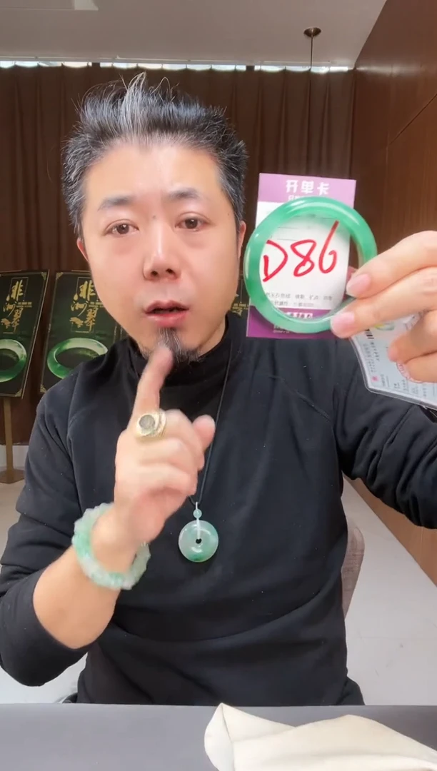 【闪购商品】石英质玉手镯未镶嵌非洲翠