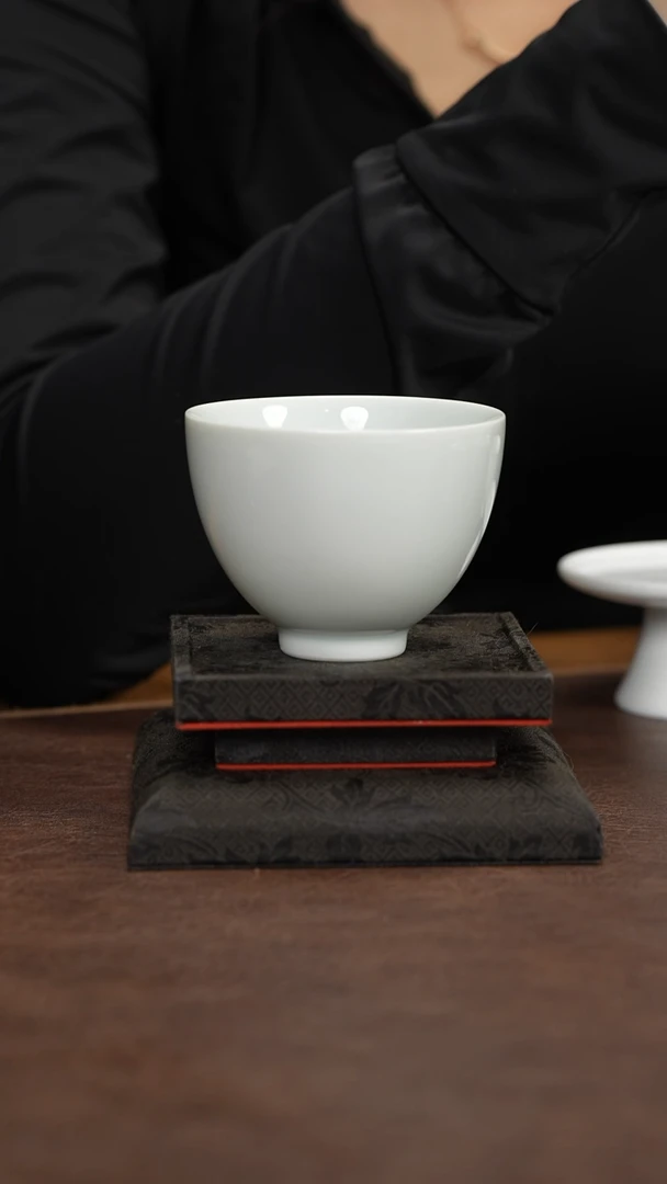 景德镇白胎小鸡心杯